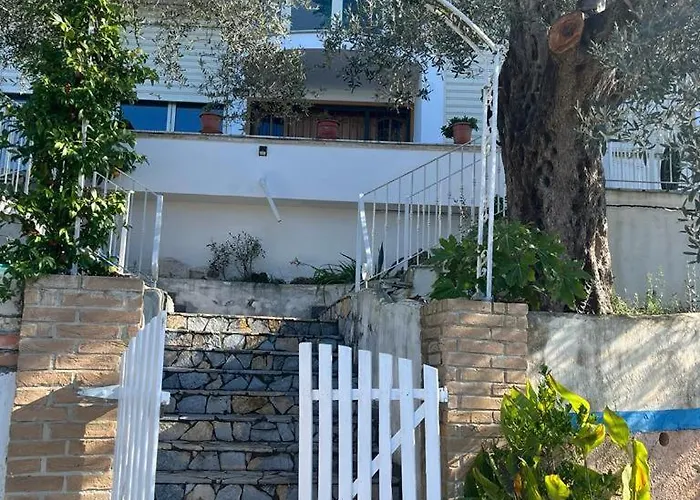 Qerana's Rooms: Corner Of Nature Hotel Golem (Tirana)