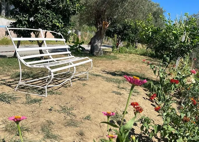 Qerana's Rooms: Corner Of Nature Hotel