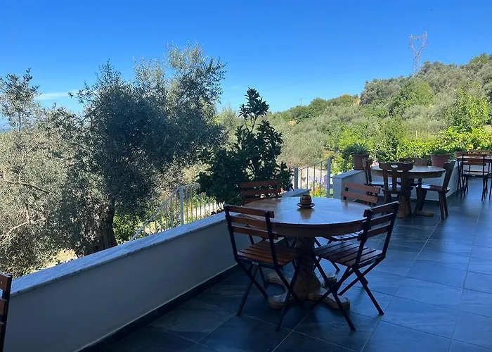 Qerana's Rooms: Corner Of Nature Hotel Golem (Tirana)