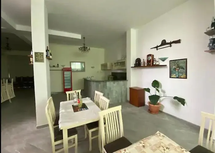 Qerana's Rooms: Corner Of Nature Hotel